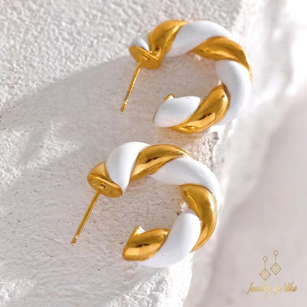 NEW 14K Yellow Gold White Twisted By The Pool Enamel Boho Hoop Stud Earrings